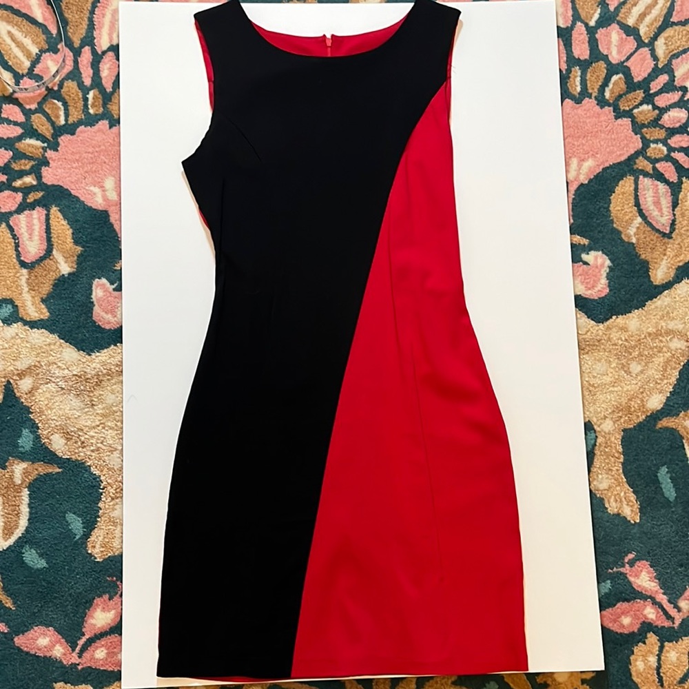 Red and black sleeveless kneelength spandex dress